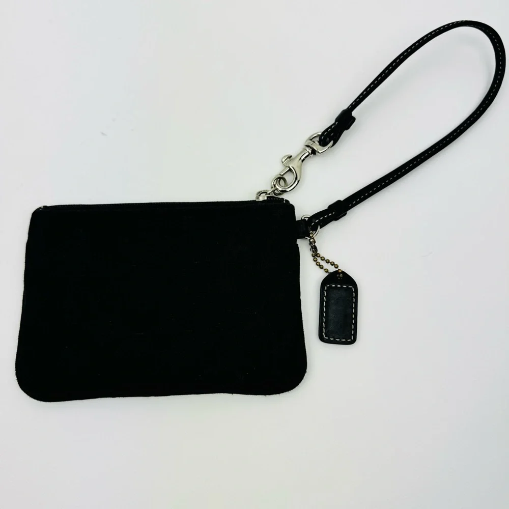 Coach Vintage Signature C Black Wristlet. Leather details. Silver hardware. Y2K